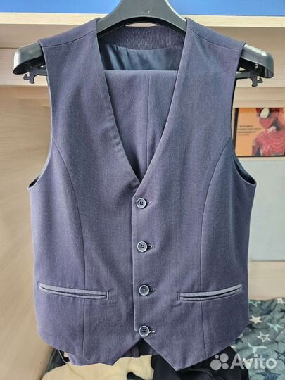 Костюм тройка для мальчика на рост 146-152