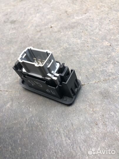 Кнопка подогрева сиденья Nissan Almera G15