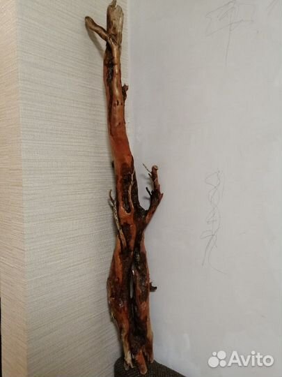 Украшение из дерева