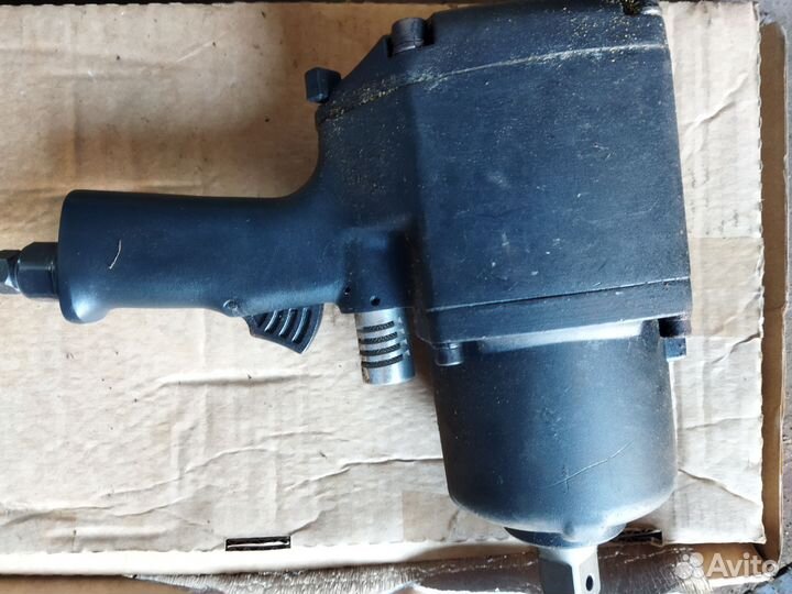 Гайковерт пневматический ударный