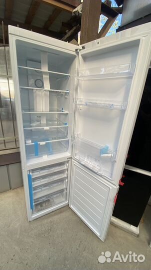 Холодильник Haier C2F637cwrg (хр)