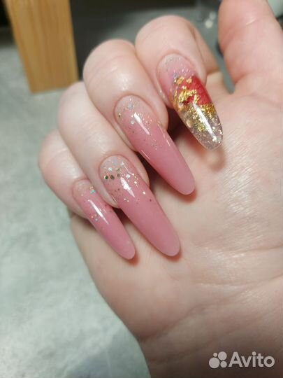 Модель на педикюр, маникюр