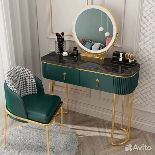 Туалетный столик с зеркалом и подсветкой