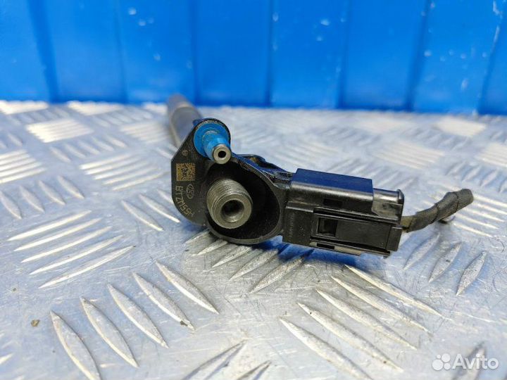 Форсунка топливная дизельная Kia Sorento 2 XM 2.2