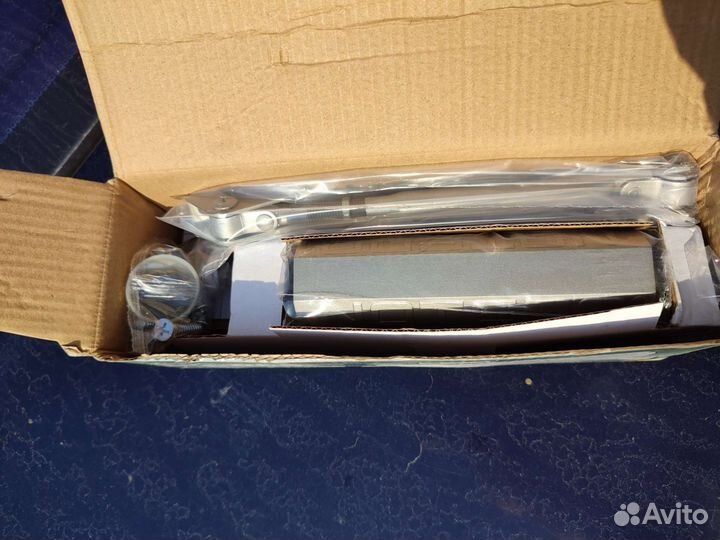 Доводчик дверной