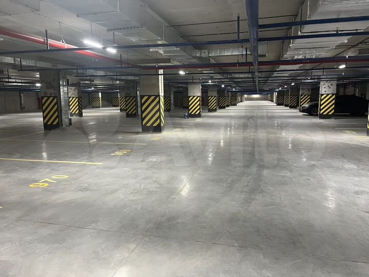 Машиноместо, > 30 м²