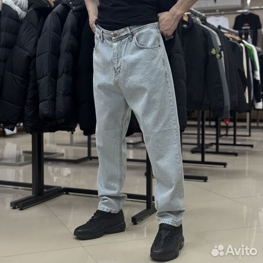 Джинсы Levis