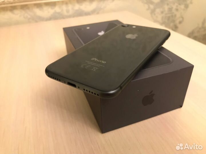 iPhone 8, 64 ГБ