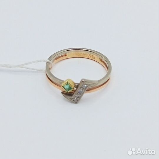 Кольцо с природным камнем Золото