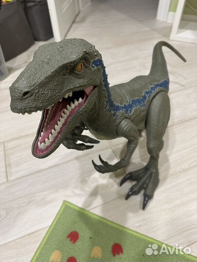 Динозавр blue jurassic world