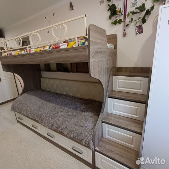 Продам двухъярусную кровать