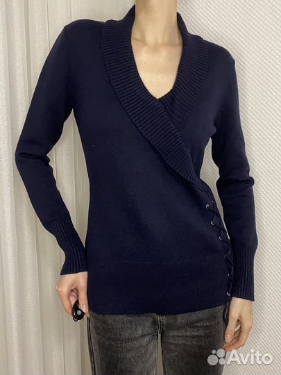 Свитер со шнуровкой