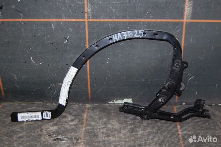 Петля крышки багажника правая - Toyota Camry V70