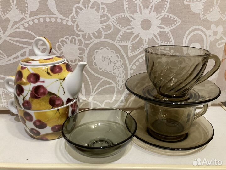 Чайник с чашкой, чайные пары