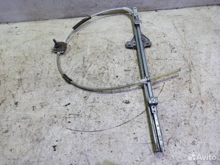 Стеклоподъемник механический передний правый