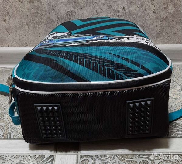 Рюкзак школьный