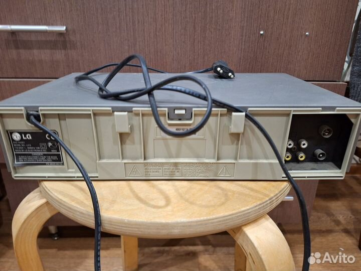 Видеомагнитофон кассетный LG