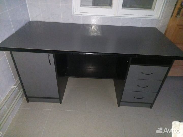 Письменный стол