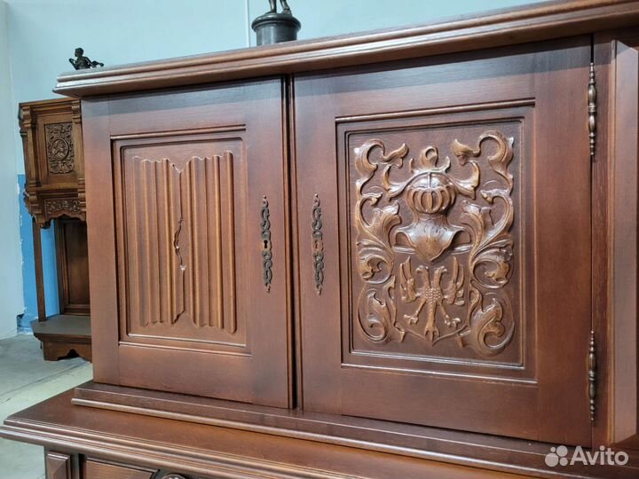 Дубовый резной комод