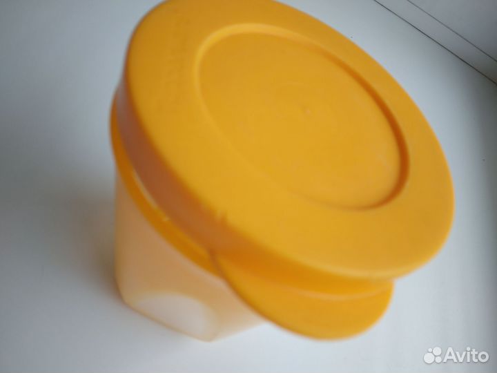Стакан с крышкой Tupperware