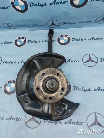 Кулак поворотный передний правый Mercedes-Benz