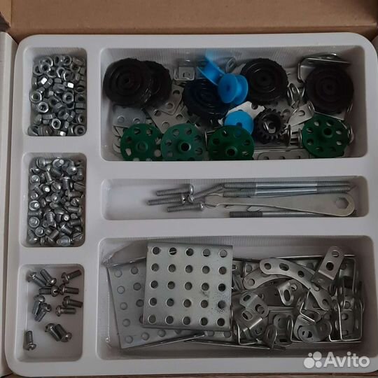 Металлический конструктор для уроков труда