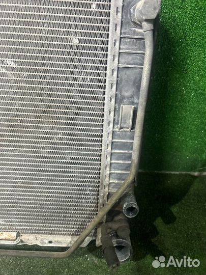 Радиатор охлаждения двигателя Mercedes-Benz