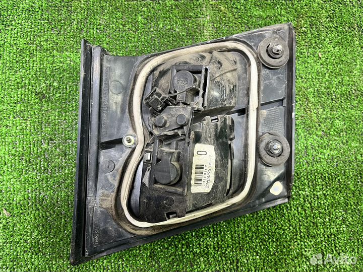 Фонарь в крышку багажника L R Primera p11 Nissan