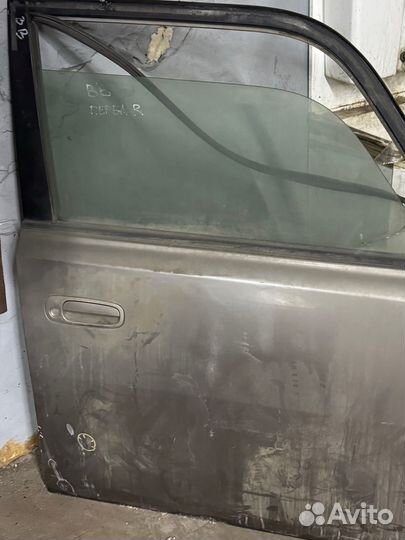 Дверь правая передняя серебро,пустая Toyota bb