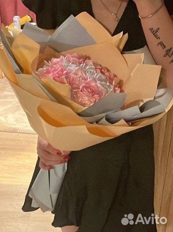 Букет из атласных роз