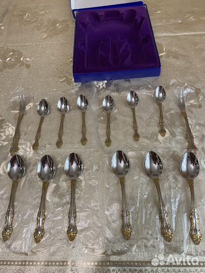 Набор новых столовых приборов 