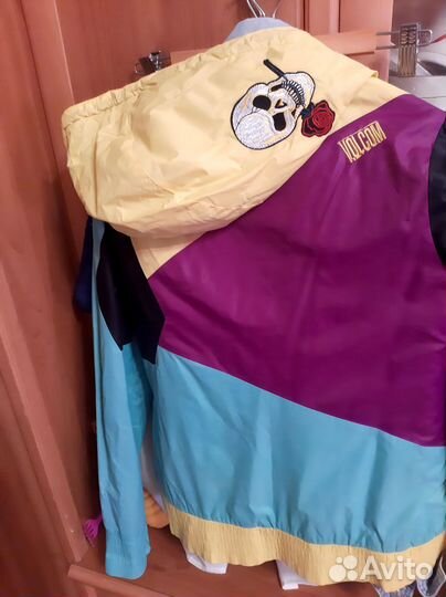 Ветровка женская