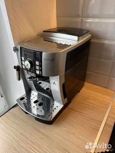 Кофемашина delonghi magnifica s