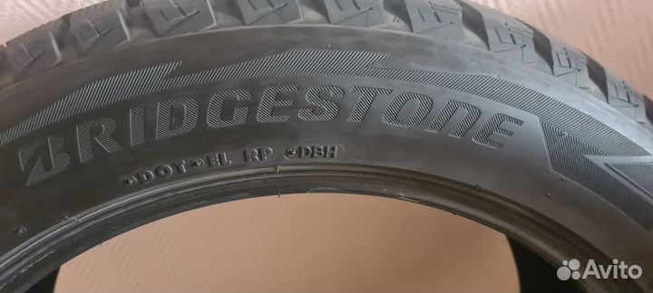 Bridgestone Blizzak Ice 275/50 R22