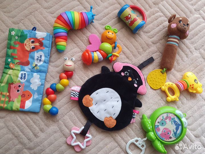 Развивающие игрушки для малышей пакетом