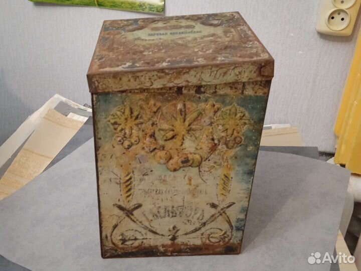 Коробка жестяная антикварная