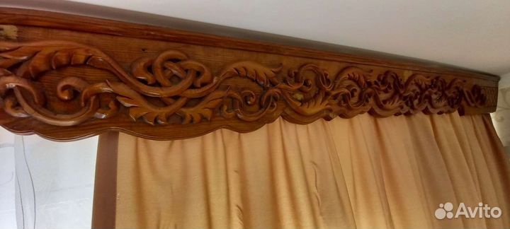 Карниз ручной работы из дерева