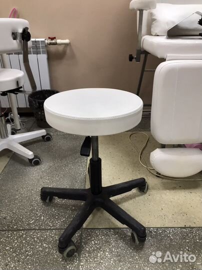 Стул для мастера маникюра и педикюра