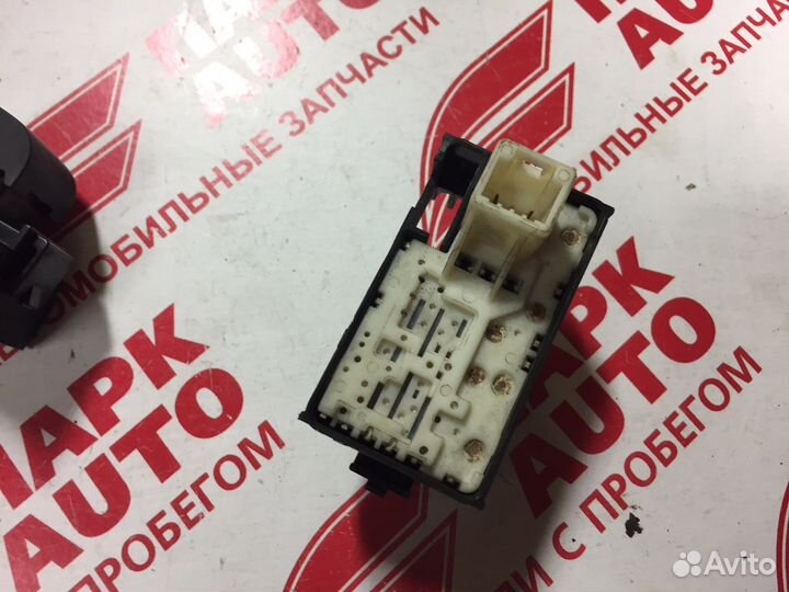 Кнопка стеклоподъемника Toyota Land Cruiser Pradо