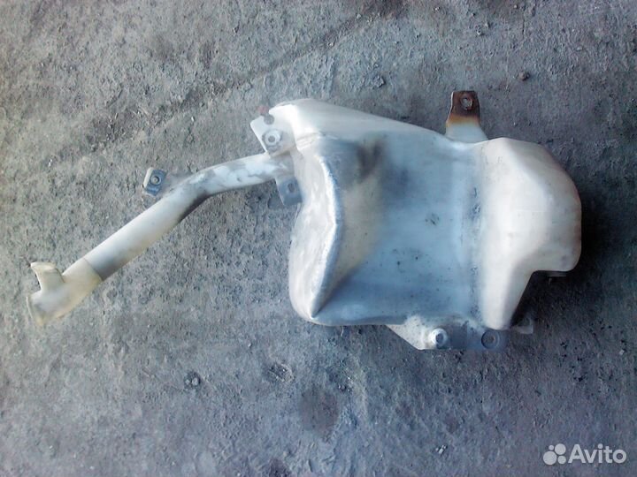 Бачок омывателя Mitsubishi L200