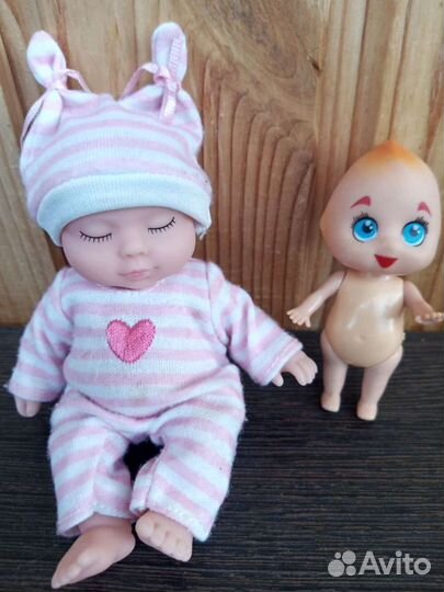 Много фирменных куколок