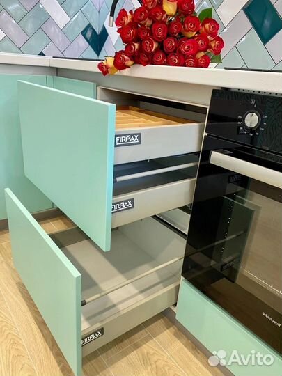 П образная кухня на заказ. Фабрика в Новосибирске