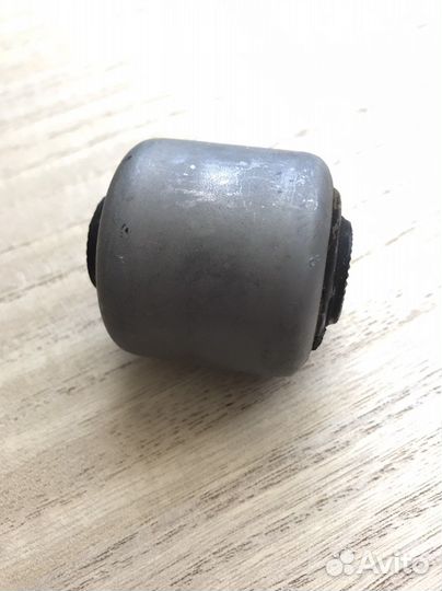 Сайлентблок переднего нижнего рычага BMW