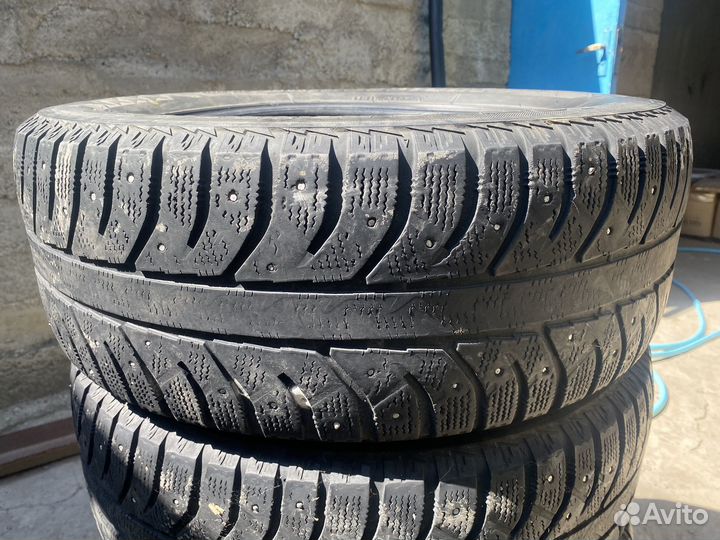 Bridgestone Ice Cruiser 7000 215/60 R16 95T