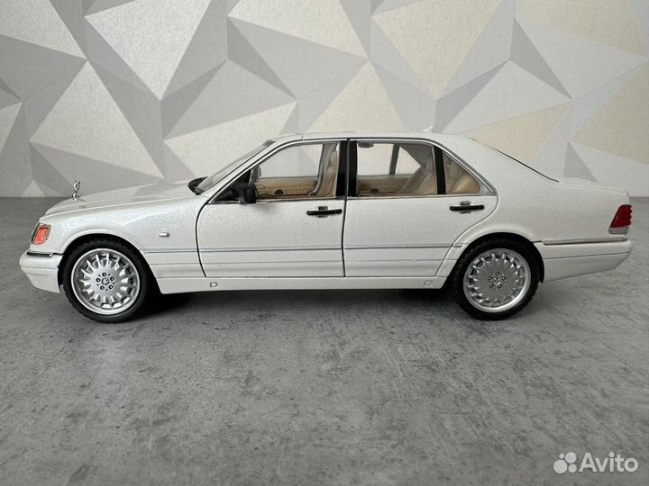 Модель автомобиля Mercedes-Benz S320 (W140) металл