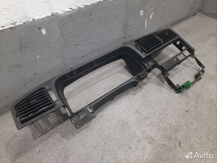 Рамка щитка приборов Passat B4