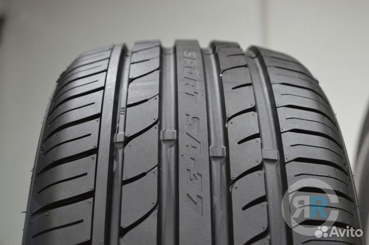 Westlake SA37 245/40 R20 99W