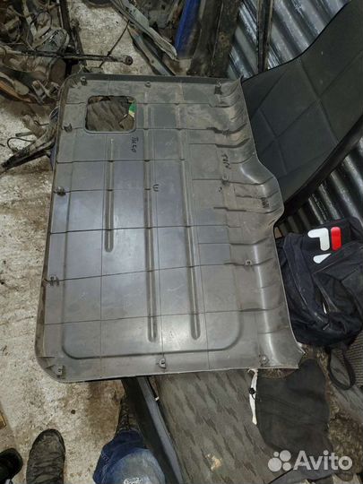 Пластик на крышке багажника чери тиго