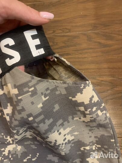 Стильные брюки карго в цвете милитари