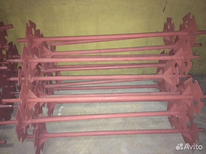 Труба с кронштейнами лапами на пресс подборщик прф